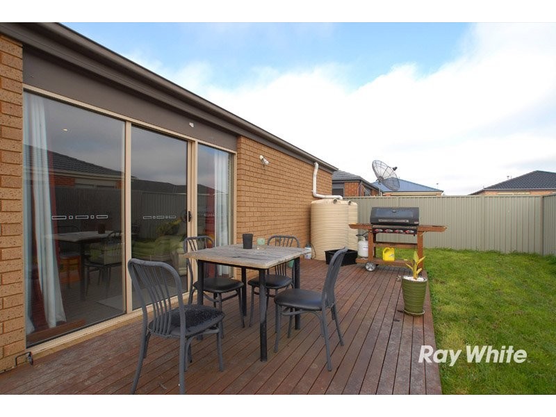 49 Tyndall Street, Cranbourne VIC 3977