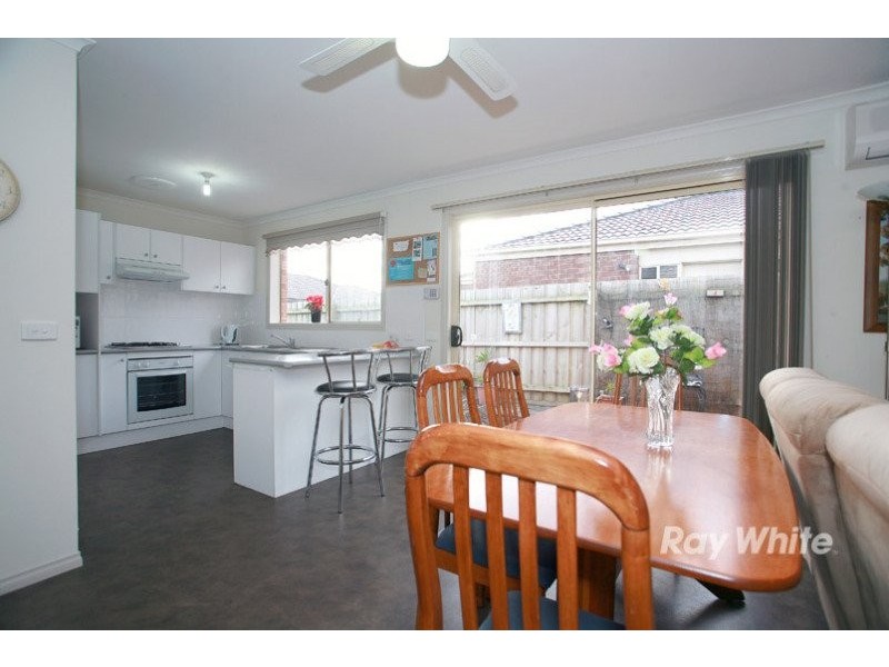 11 Calais Circuit, Cranbourne VIC 3977