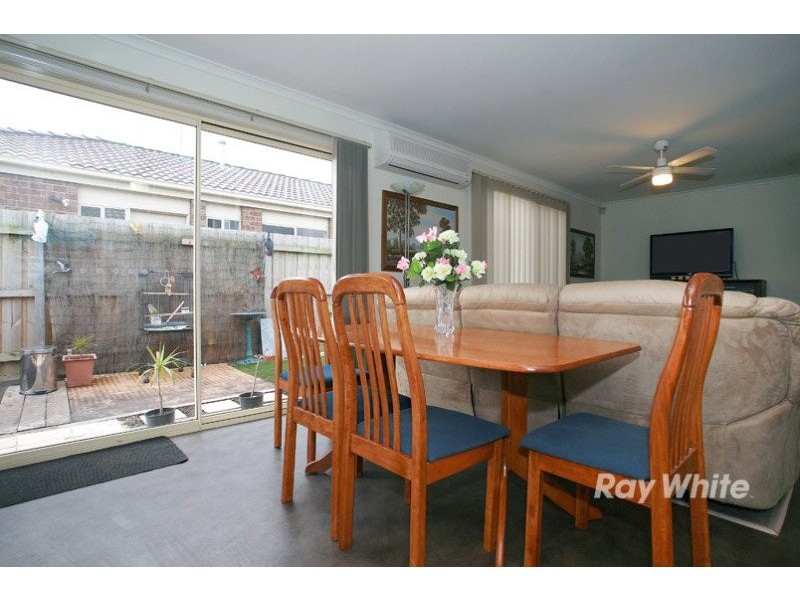 11 Calais Circuit, Cranbourne VIC 3977