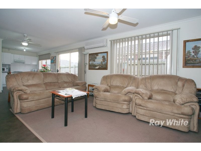 11 Calais Circuit, Cranbourne VIC 3977