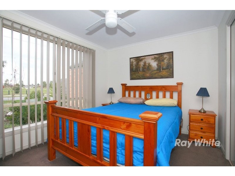 11 Calais Circuit, Cranbourne VIC 3977