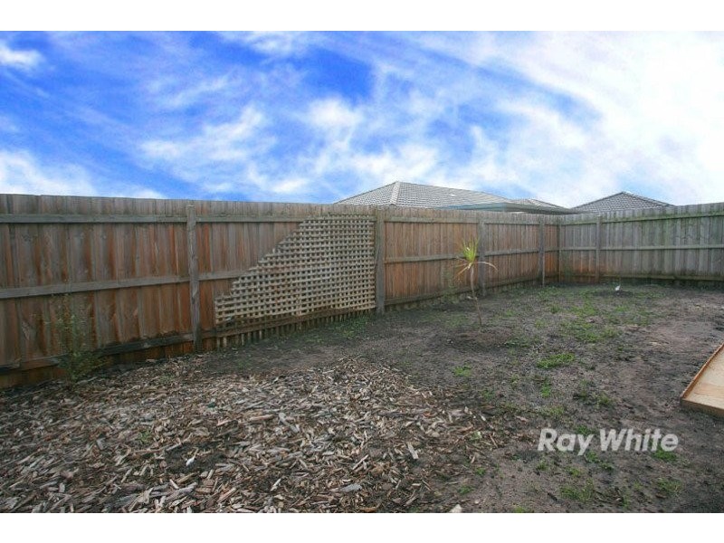 11 Calais Circuit, Cranbourne VIC 3977