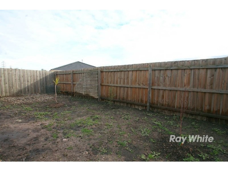 11 Calais Circuit, Cranbourne VIC 3977