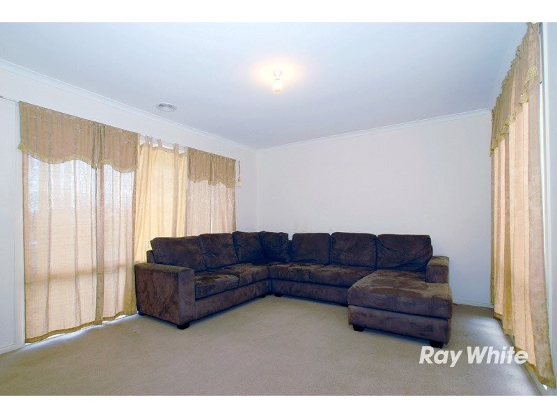 8 Nandaly Place, Cranbourne West VIC 3977