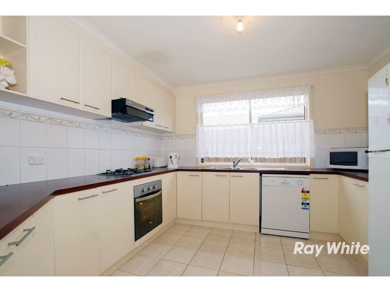 8 Nandaly Place, Cranbourne West VIC 3977