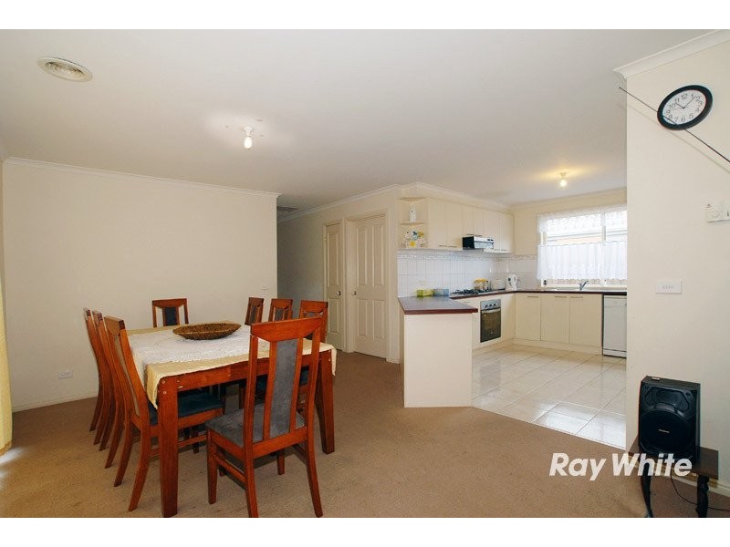 8 Nandaly Place, Cranbourne West VIC 3977
