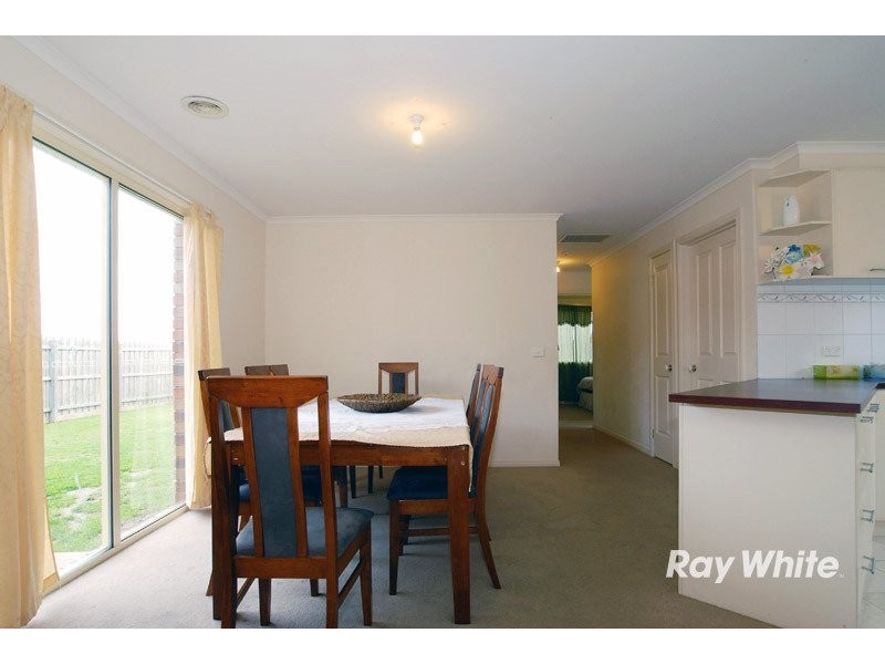 8 Nandaly Place, Cranbourne West VIC 3977
