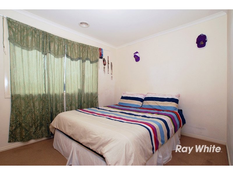 8 Nandaly Place, Cranbourne West VIC 3977