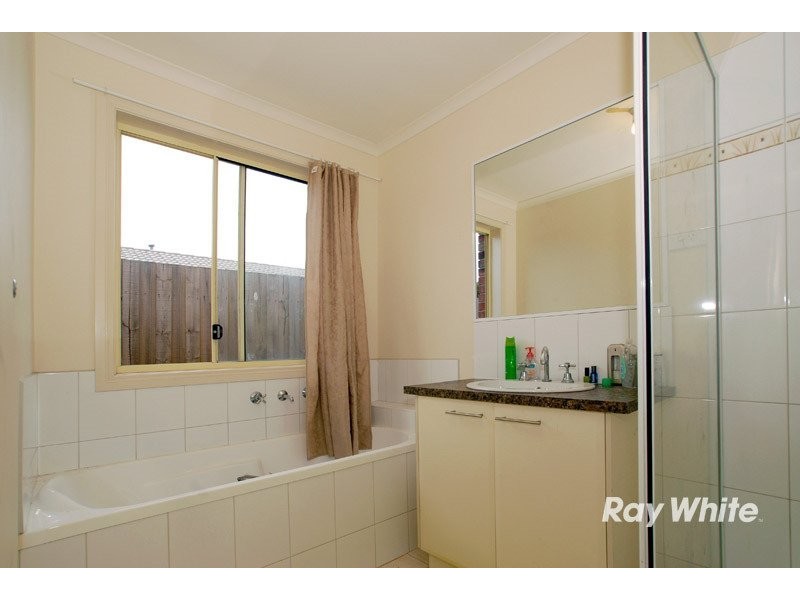 8 Nandaly Place, Cranbourne West VIC 3977