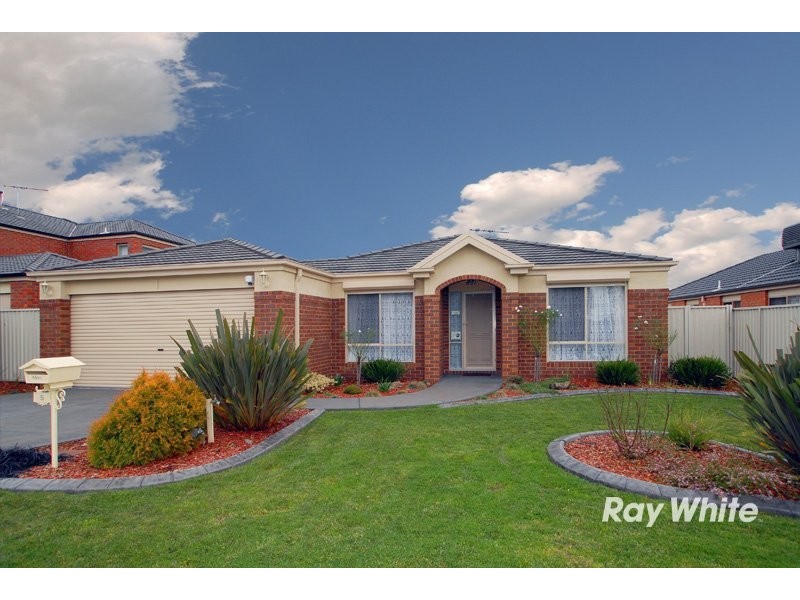 5 Pellenor Lane, Cranbourne VIC 3977