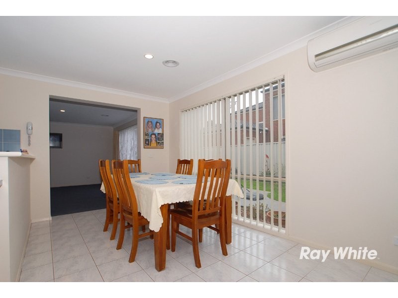 5 Pellenor Lane, Cranbourne VIC 3977