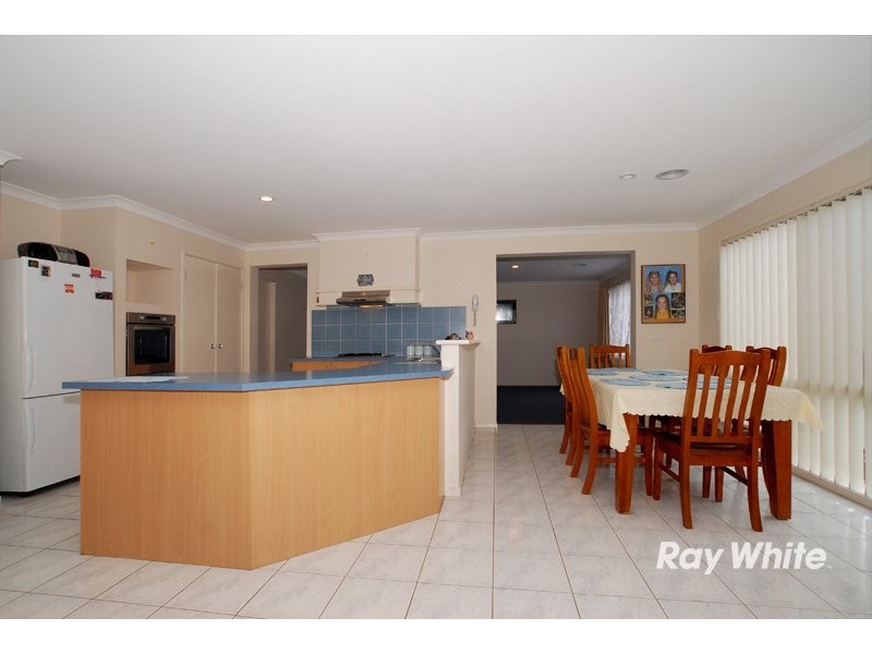 5 Pellenor Lane, Cranbourne VIC 3977