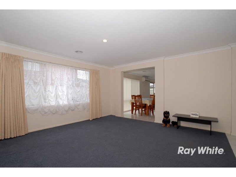 5 Pellenor Lane, Cranbourne VIC 3977