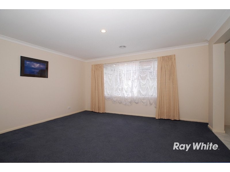 5 Pellenor Lane, Cranbourne VIC 3977