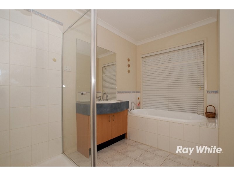 5 Pellenor Lane, Cranbourne VIC 3977