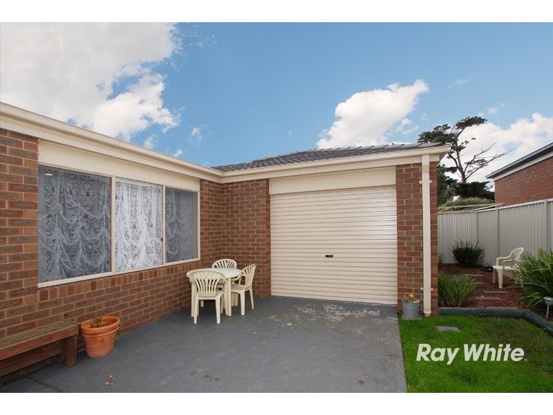 5 Pellenor Lane, Cranbourne VIC 3977