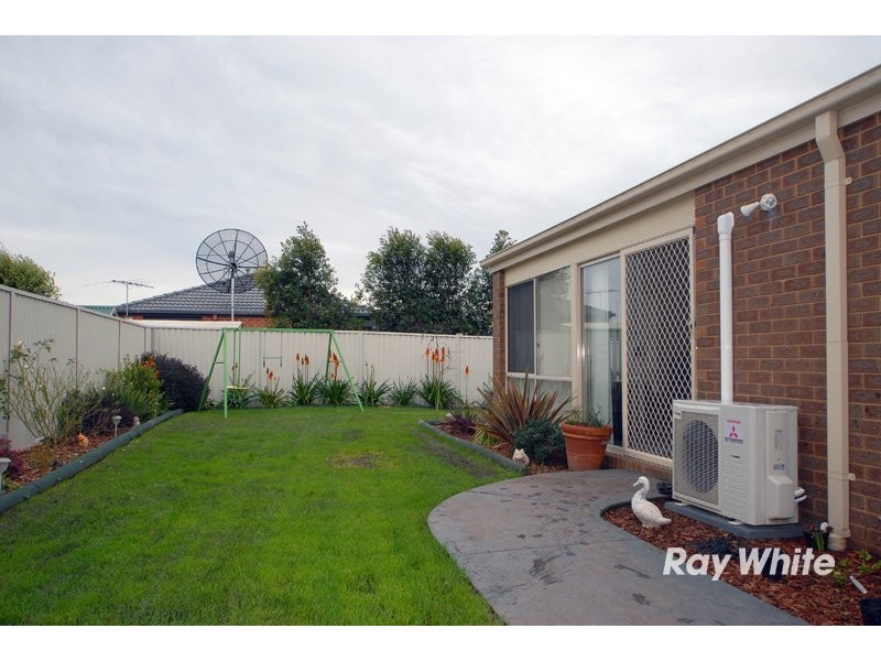 5 Pellenor Lane, Cranbourne VIC 3977