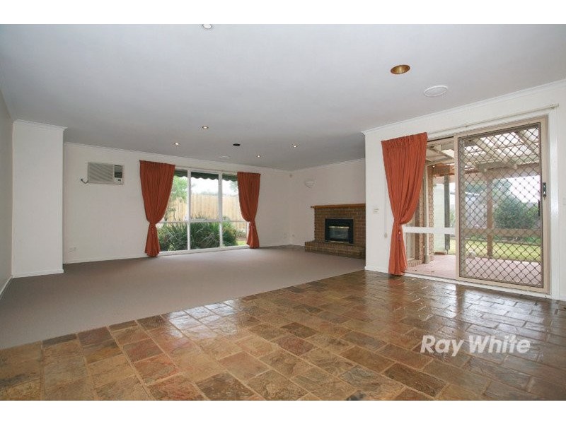 72 Lesdon Avenue, Cranbourne VIC 3977