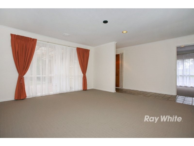 72 Lesdon Avenue, Cranbourne VIC 3977