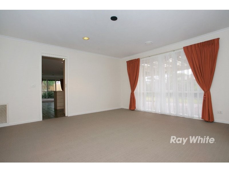 72 Lesdon Avenue, Cranbourne VIC 3977