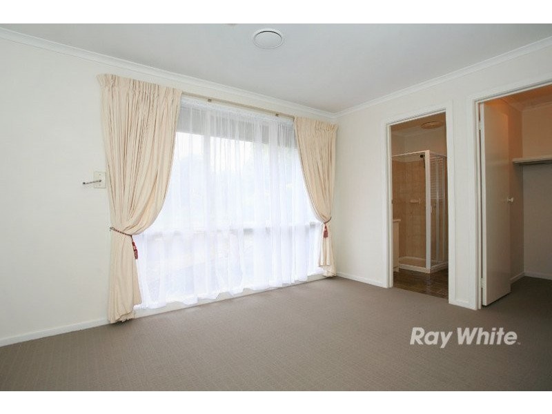 72 Lesdon Avenue, Cranbourne VIC 3977