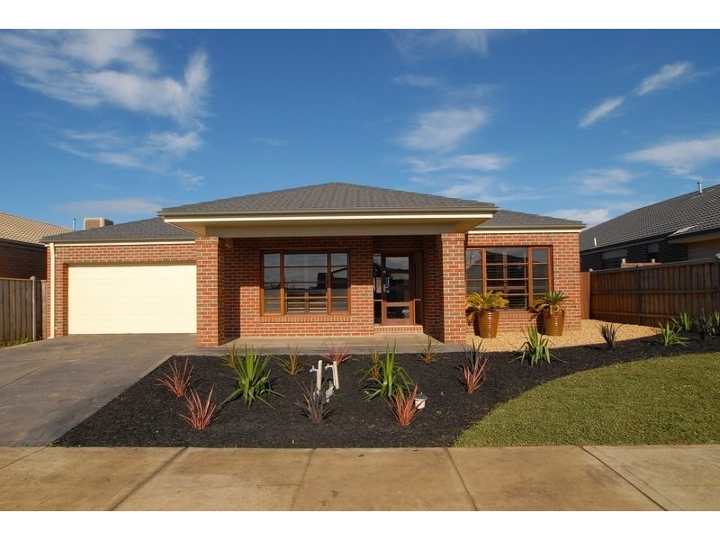 37 Wild Scotchman Way, Cranbourne East VIC 3977