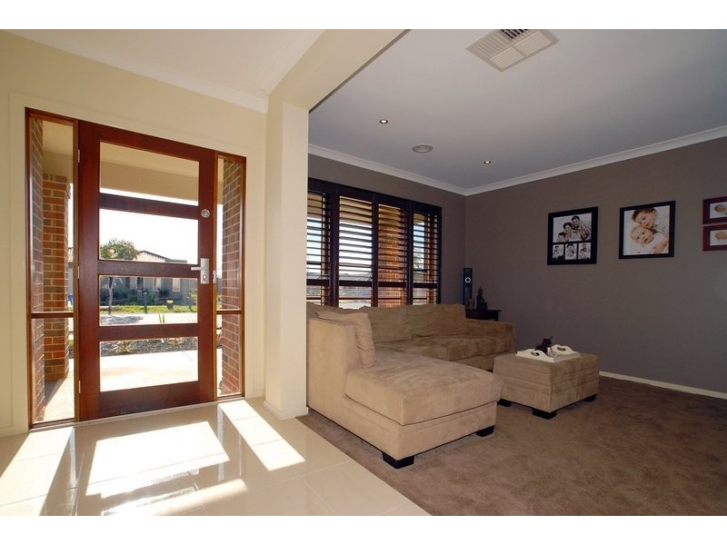 37 Wild Scotchman Way, Cranbourne East VIC 3977