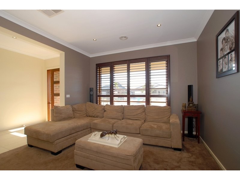 37 Wild Scotchman Way, Cranbourne East VIC 3977
