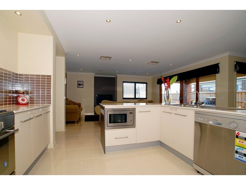 37 Wild Scotchman Way, Cranbourne East VIC 3977