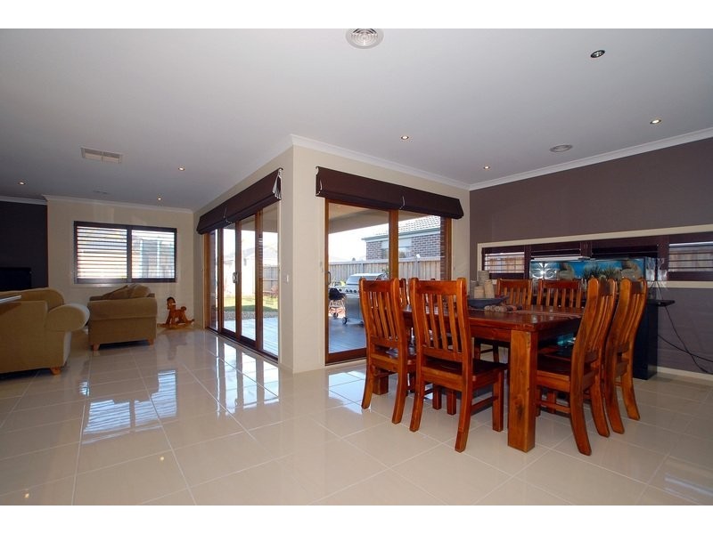 37 Wild Scotchman Way, Cranbourne East VIC 3977