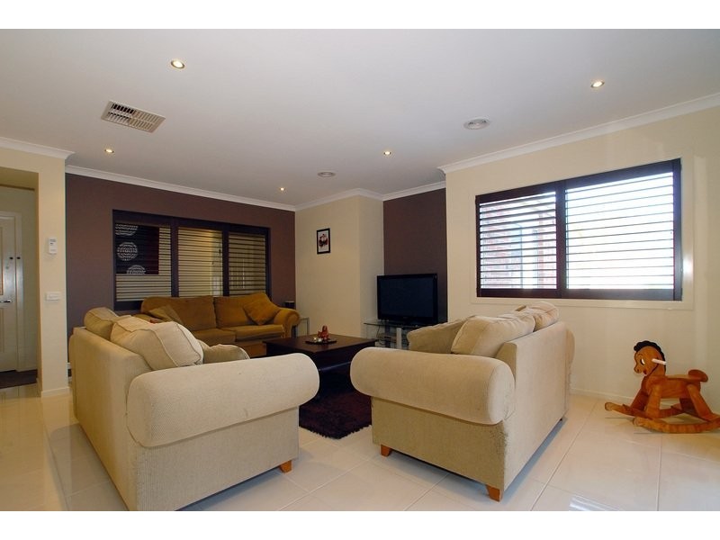 37 Wild Scotchman Way, Cranbourne East VIC 3977