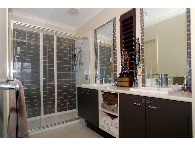 37 Wild Scotchman Way, Cranbourne East VIC 3977