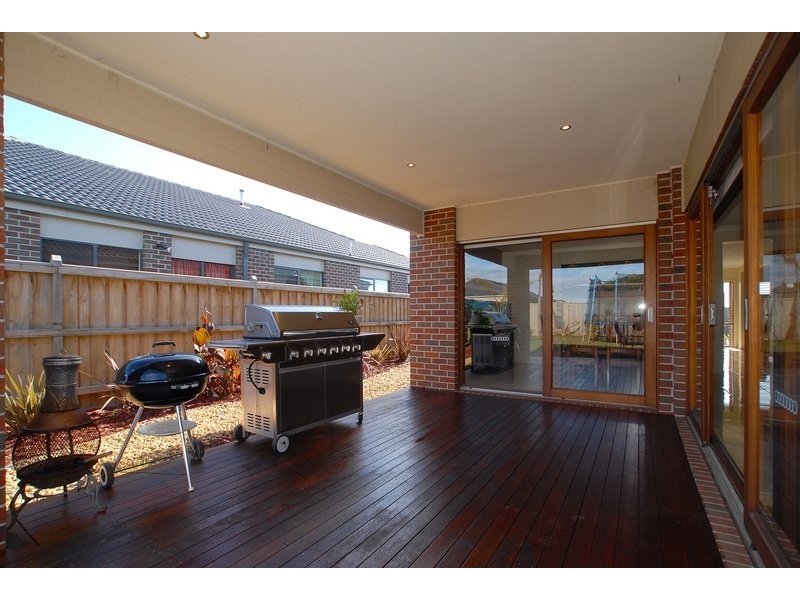 37 Wild Scotchman Way, Cranbourne East VIC 3977