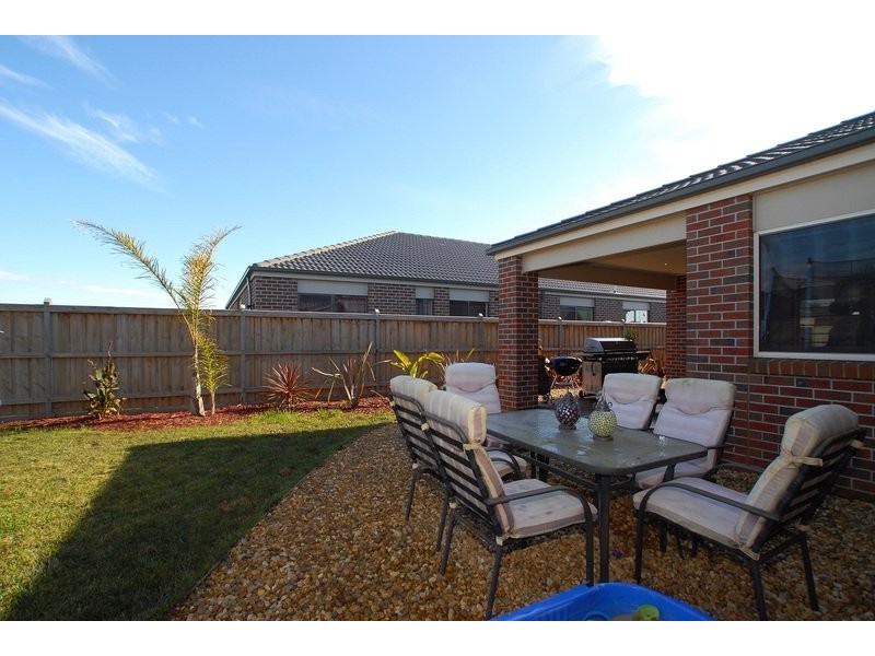 37 Wild Scotchman Way, Cranbourne East VIC 3977