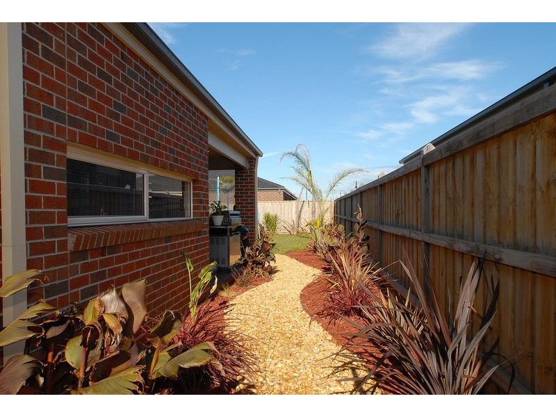 37 Wild Scotchman Way, Cranbourne East VIC 3977