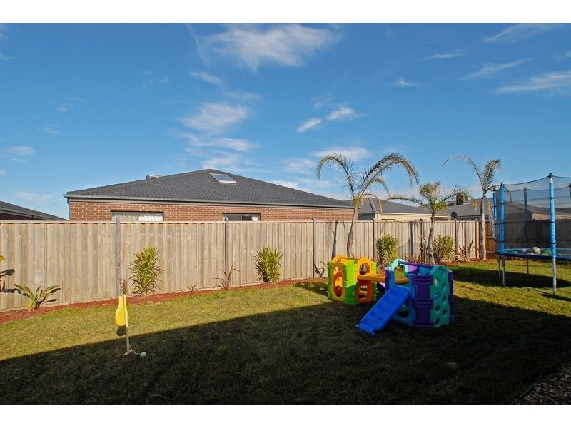 37 Wild Scotchman Way, Cranbourne East VIC 3977