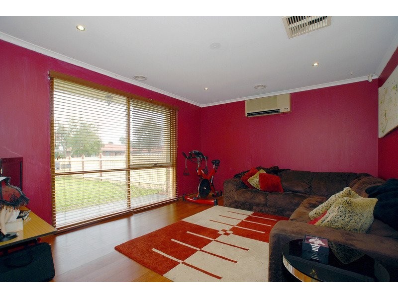 63 Lesdon Avenue, Cranbourne VIC 3977