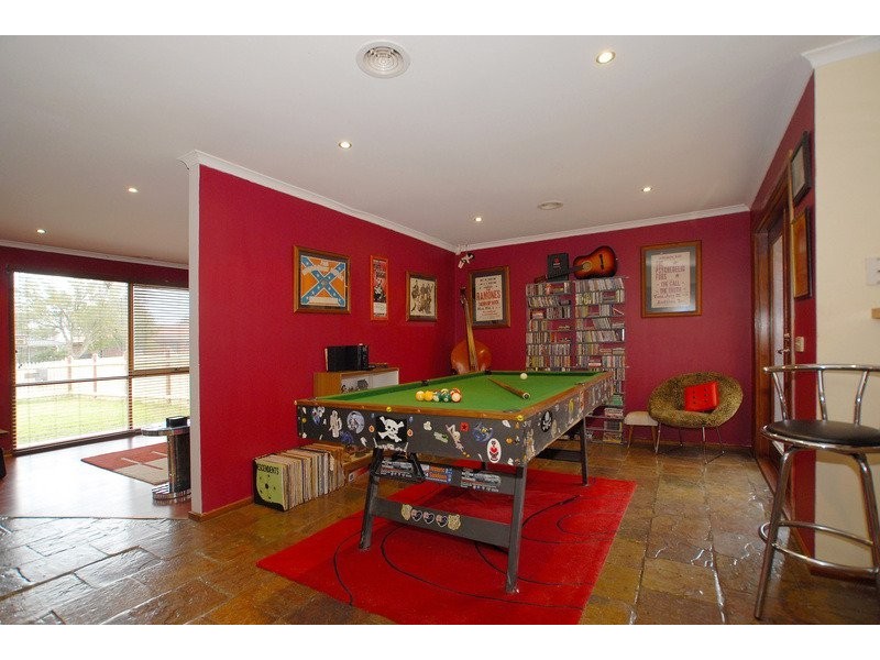 63 Lesdon Avenue, Cranbourne VIC 3977