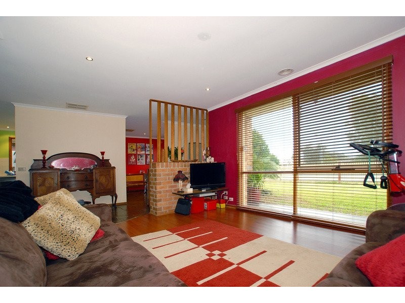 63 Lesdon Avenue, Cranbourne VIC 3977