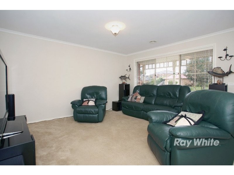 9 Silverstone Drive, Cranbourne VIC 3977