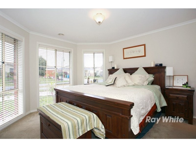 9 Silverstone Drive, Cranbourne VIC 3977