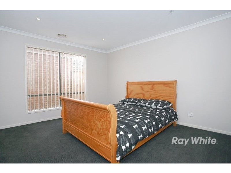 20 Forest Oak Court, Cranbourne VIC 3977