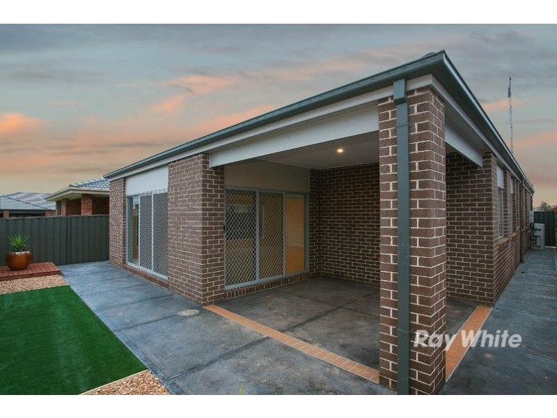138 Alisma Blvd, Cranbourne North VIC 3977