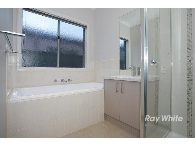 138 Alisma Blvd, Cranbourne North VIC 3977