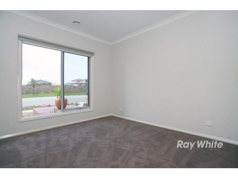 138 Alisma Blvd, Cranbourne North VIC 3977