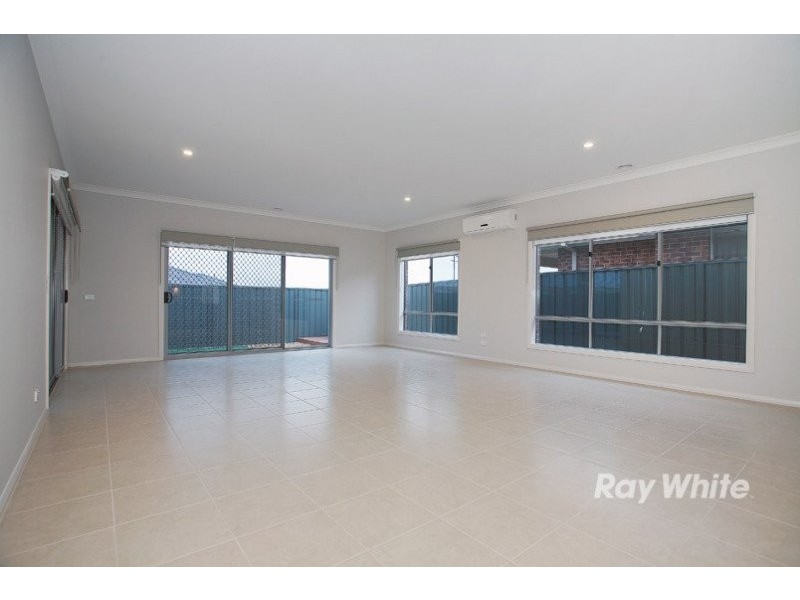 138 Alisma Blvd, Cranbourne North VIC 3977