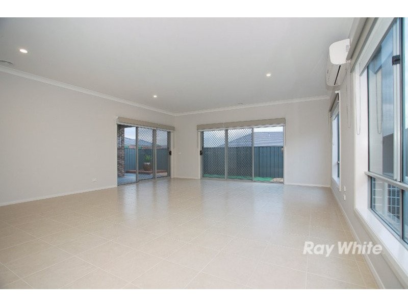 138 Alisma Blvd, Cranbourne North VIC 3977