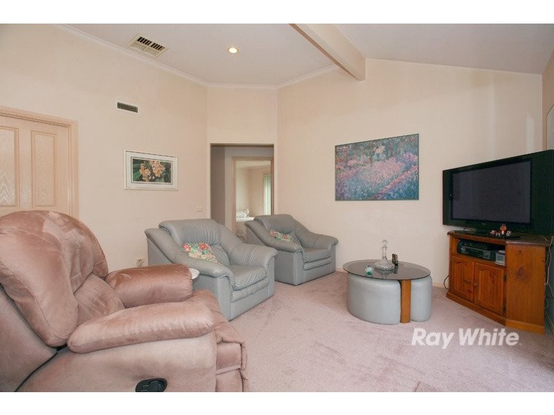 46 Frances Crescent, Cranbourne VIC 3977