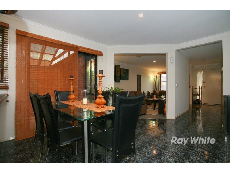 28 Bellbrae Crescent, Cranbourne VIC 3977