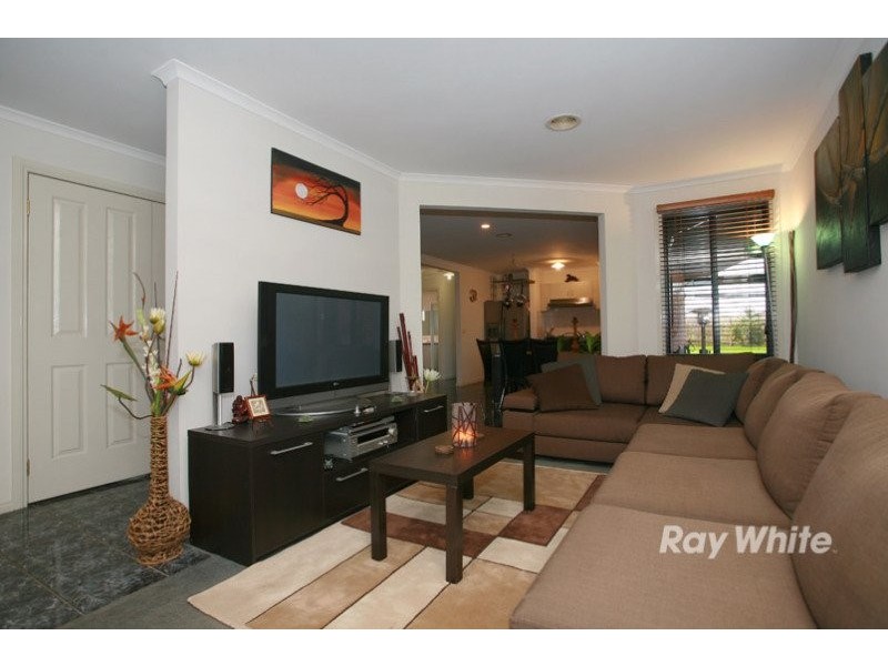 28 Bellbrae Crescent, Cranbourne VIC 3977